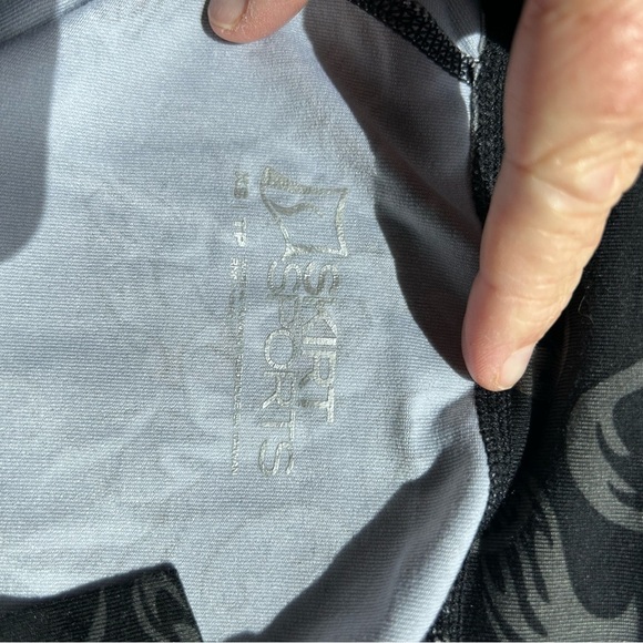 Skirt Sports 1/4 zip pullover athletic top. Thick. Designed in Boulder CO. EUC - Picture 7 of 11